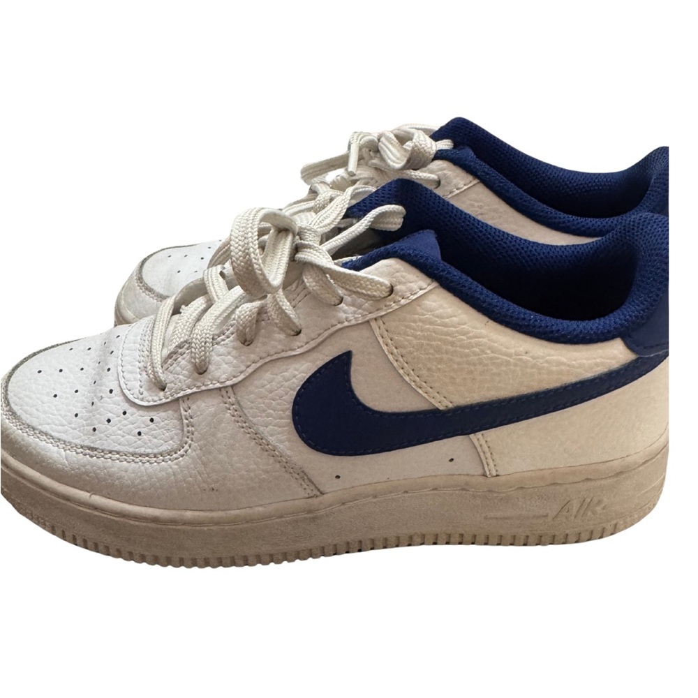 Nike Kids White and Navy Sneakers, Air Force 1, size 5